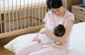 PENUH KASIH: Air Susu Ibu (ASI) investasi bagi kesehatan anak dimasa depan.