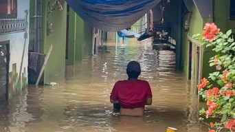 Kali Ciliwung Meluap, 300 Rumah Warga Kebon Pala Kampung Melayu Kebanjiran