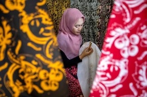 Sejam dari Jakarta, Berwisata sambil Membatik di Desa Wisata Cibuluh Sentul