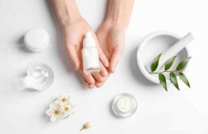 Tren Skincare 2025, Bahan Alami Dipadu Teknologi Tinggi