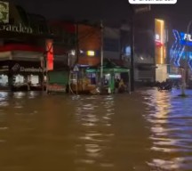Hujan Deras Semalaman, Ruas Jalan di Jakarta Terendam Banjir