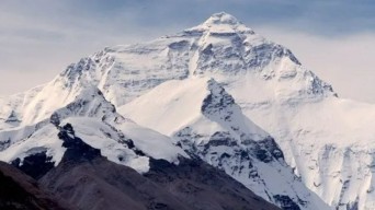 Salju Abadi Puncak Carstensz Kian Menyusut, Kini Tersisa 20 Km Persegi