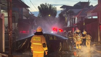 Lagi Parkir di Garasi, Mobil Listrik BYD Tiba-tiba Terbakar dan Meledak