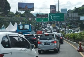 Kepadatan Kendaraan ke Puncak Capai 9.000, Polisi Berlakukan One Way