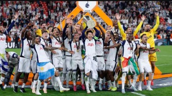 Angkat Trofi, Tottenham Hotspur Akhiri Puasa Gelar Usai Kalahkan MU 1-0 di Final Liga Europa