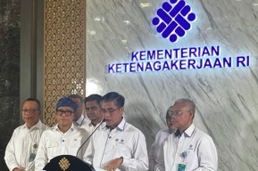 Menaker Larang Perusahaan Tahan Ijazah Pekerja, Terbitkan SE Resmi