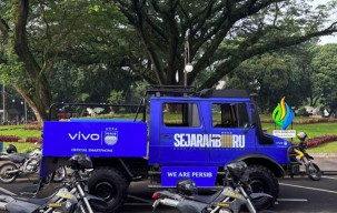 Empat Unimog Persib Hiasi Pawai Juara Liga 1 di Bandung