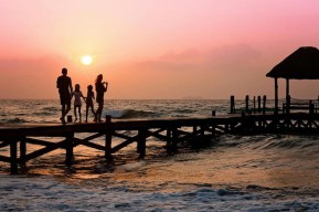 Liburan Hemat Sekeluarga? Ini 7 Tips Cerdas yang Bisa Anda Coba!