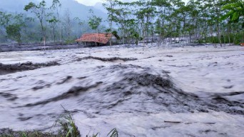 Getaran Banjir Lahar Hujan Gunung Semeru Terasa Hingga 5 Jam Lebih