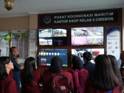 Kenalkan Mahasiswa Unhan Peran Pelabuhan di Dunia Kemaritiman Indonesia