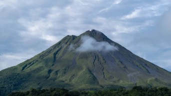 Semeru Erupsi Lima Kali, Lontaran Terjauh 900 Meter