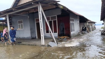Banjir di Halsel Landa 15 Desa, Satu Balita Hanyut