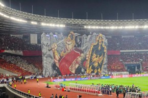 Tifo Pendekar Wayang Hiasi SUGBK saat Indonesia Hadapi China