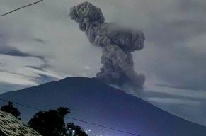 Gunung Marapi Kembali Erupsi, Abu Vulkanik Capai 700 Meter