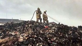 Kebakaran Kapuk Muara Berhasil Dipadamkan Petugas Gulkarmat setelah 12 Jam