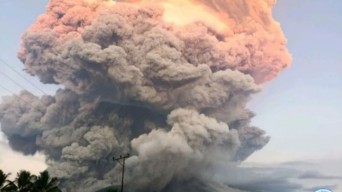 Erupsi Sejak Kemarin, Letusan Gunung Lewotobi Rusak Ribuan Rumah Warga