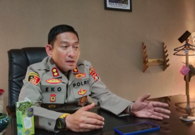 Polisi Kawal Penertiban Bangunan Ilegal di Pantai Tanjung Aan Mandalika