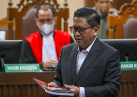 Hasto Kristiyanto Minta Dibebaskan dari Dakwaan Perintangan dan Suap