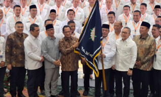 Tito Karnavian Lantik Pengurus Baru APKASI Periode 2025–2030