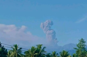 Gunung Dukono Erupsi, Abu Vulkanik Membumbung 3.000 Meter ke Langit