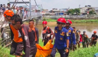 Remaja Tenggelam saat Main Layangan, Ditemukan Tewas di Kali Ciliwung