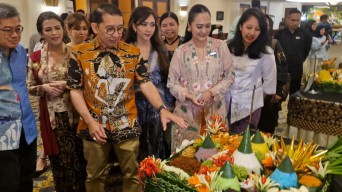 Menyatukan Tradisi dan Generasi Dalam Sebuah Tumpeng