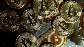 Cetak Rekor Tertinggi, Harga Bitcoin Sentuh Rp2 Miliar