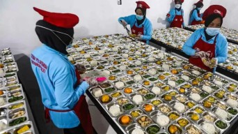 Pegawai Dapur MBG yang Berstatus PNS Bakal Terima THR