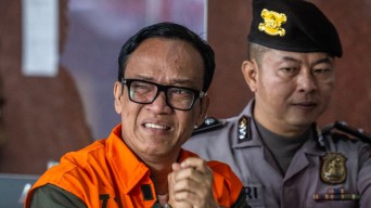 KPK Geledah Rumah Noel, Temukan Empat Handphone di Plafon