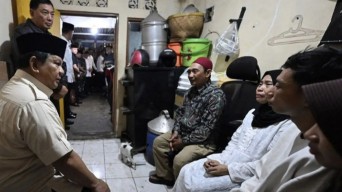 Melayat ke Rumah Duka Pengemudi Ojol yang Dilindas Rantis Brimob, Prabowo Ungkap Belasungkawa