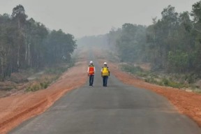 Kontrak Pembangunan Jalan Papua Selatan Diteken