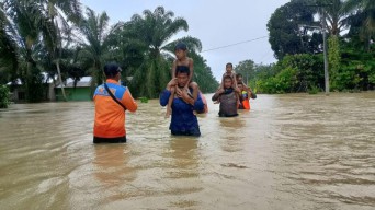 Sungai Lae Soraya Meluap, Jalan Nasional Tapaktuan-Medan Lumpuh Total
