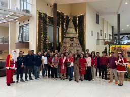 Penyalaan Pohon Natal Serentak di Lima Hotel
