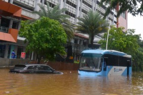Transjakarta Hentikan Sementara Rute Layanan di Beberapa Wilayah