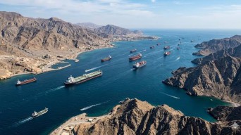 Iran Patok Tarif Rp33 Miliar untuk Kapal yang Lintasi Selat Hormuz