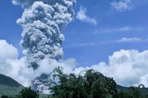 Gunung Api Dukono Erupsi, Semburannya Capai 1.400 Meter