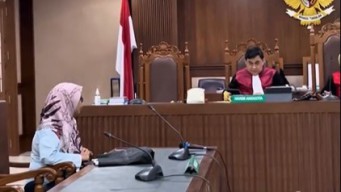 Menolak Tunduk, Jurnalis Perempuan Ini Cetak Sejarah Melawan Badai PHK
