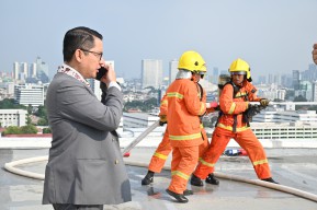 Tamu dan Karyawan Hotel Borobudur Jakarta Lakukan Simulasi Kebakaran
