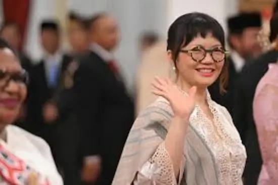 Masih Muda Sudah Profesor Plus Berpenampilan Unik, Stella Christie Gampang Dikenali Publik