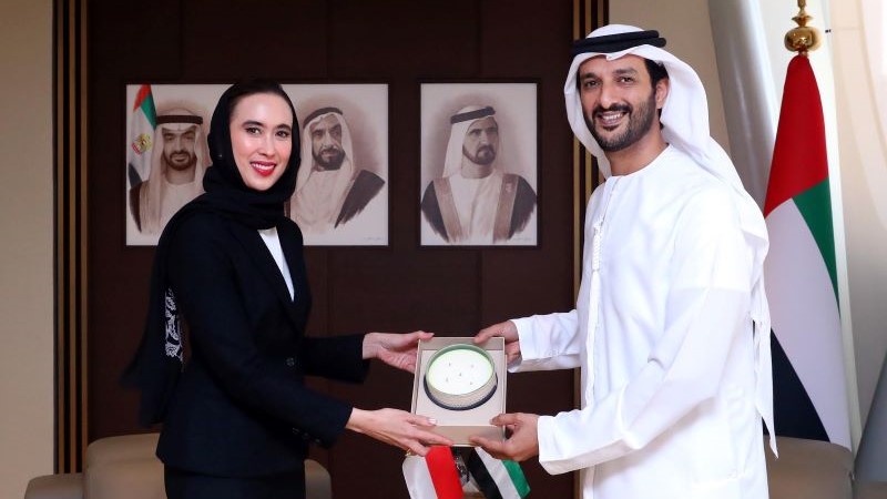 Menteri Pariwisata Widiyanti Putri Wardhana melakukan pertemuan bilateral dengan Minister of Economy UEA, Abdulla Bin Touq Al Marri dalam kunjungan kerjanya ke Uni Emirat Arab, Sabtu (23/11/2024). (Foto: Kemenparekraf for Warta Lentera) 