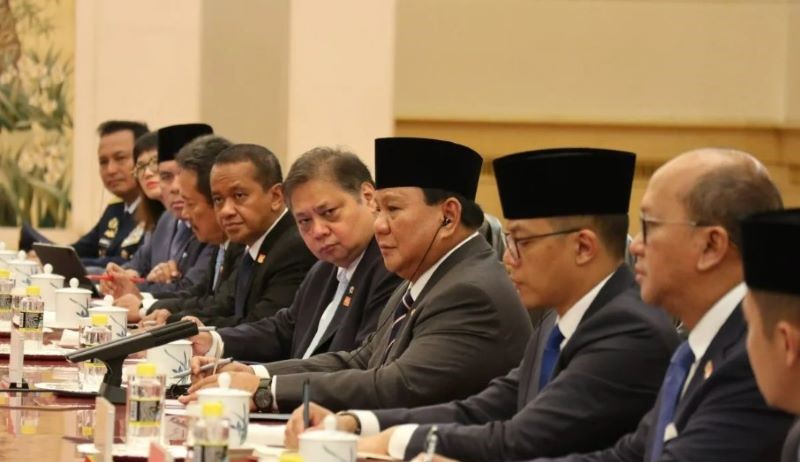 Presiden Prabowo Subianto bertemu dengan Perdana Menteri (PM) China Li Qiang di Balai Besar Rakyat, Beijing, China pada Sabtu (9/11/2024). (Foto: Antara)