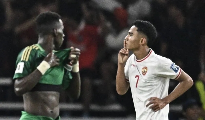 Selebrasi pesepakbola timnas Indonesia, Marselino Ferdinan usai mencetak gol ke gawang Arab Saudi di kualifikasi Piala Dunia 2026 zona Asia, Selasa (19/11/2024). (Antara)