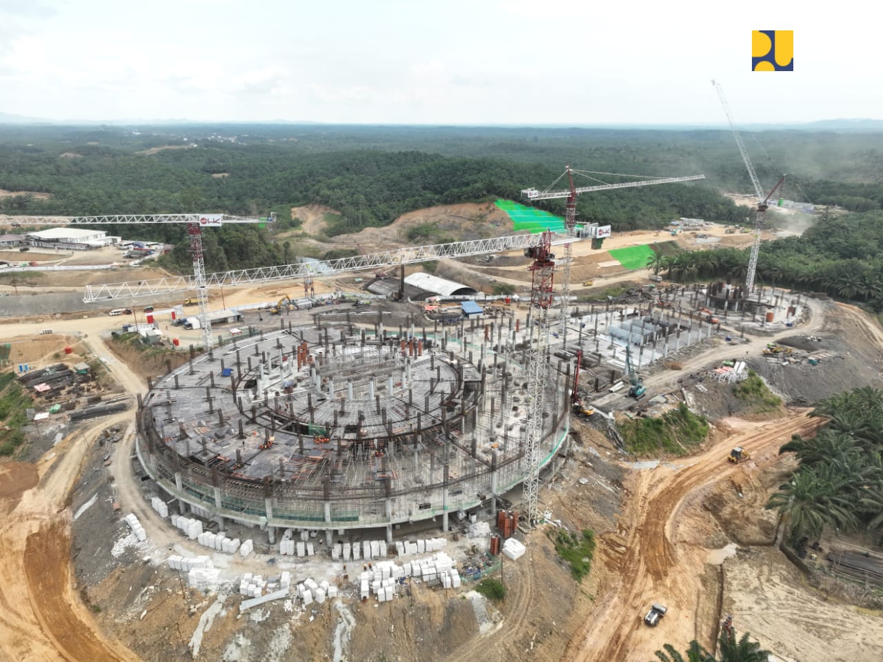 Tampak atas konstruksi Masjid Negara IKN yang sudah mencapai 45 persen. (Vita Kartono)