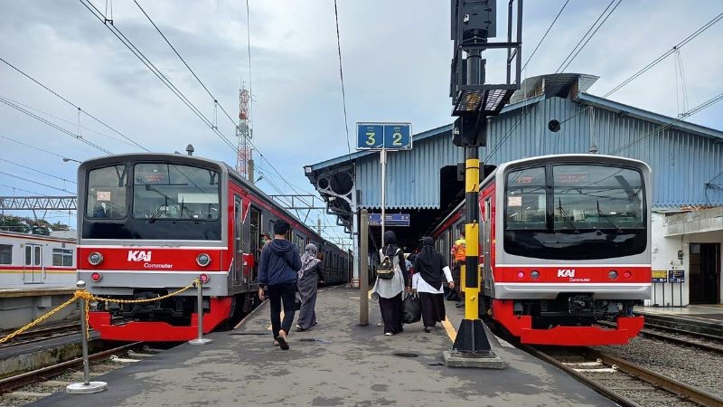 Sebanyak 15 perjalanan KRL jurusan Jakarta Kota-Tanjung Priok dan arah sebaliknya, dibatalkan akibat banjir rob. (Foto: Ilustrasi/Istimewa)