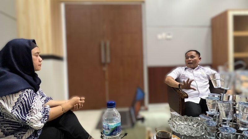 Julham Firdaus saat ditemui Warta Lentera di ruang kerjanya di Gedung DPRD Kota Tangerang Selatan, Kamis (12/12/2024). (Foto: Vita Kartono-Warta Lentera)