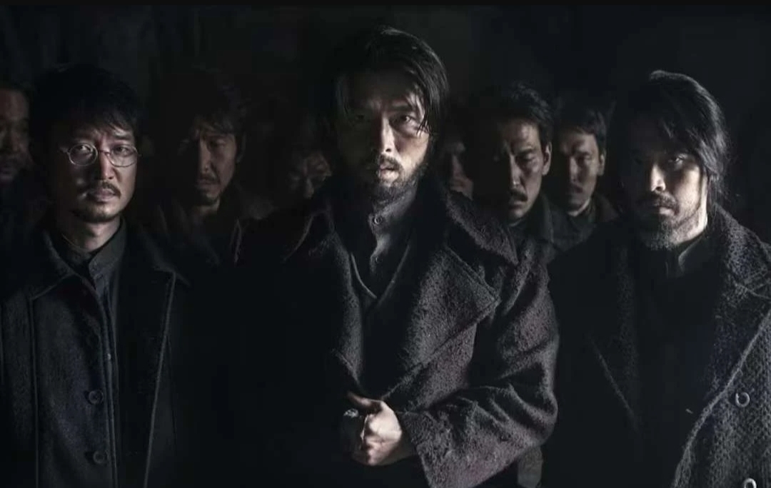 Poster film Korea Selatan Harbin yang dibintangi Hyun Bin dan Lee Dong Wook. (Instagram)