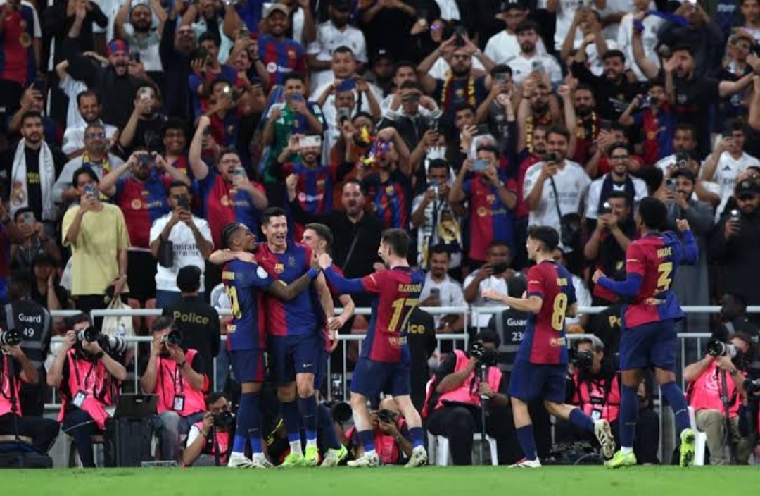 FC Barcelona berhasil menyingkirkan Real Madrid dalam final Piala Super Spanyol, Senin (13/1/2025) dini hari WIB. (Getty Images)