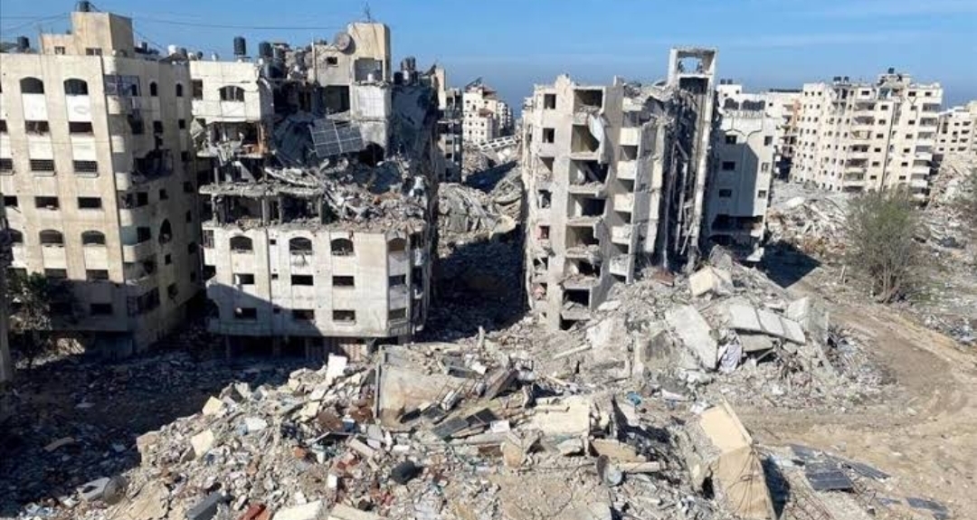 Bangunan yang luluh lantak akibat serangan bom Israel di Jalur Gaza. (dok.Anadolu Agency)