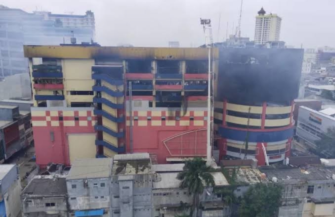 Gedung Glodok Plaza yang terbakar. (Istimewa)
