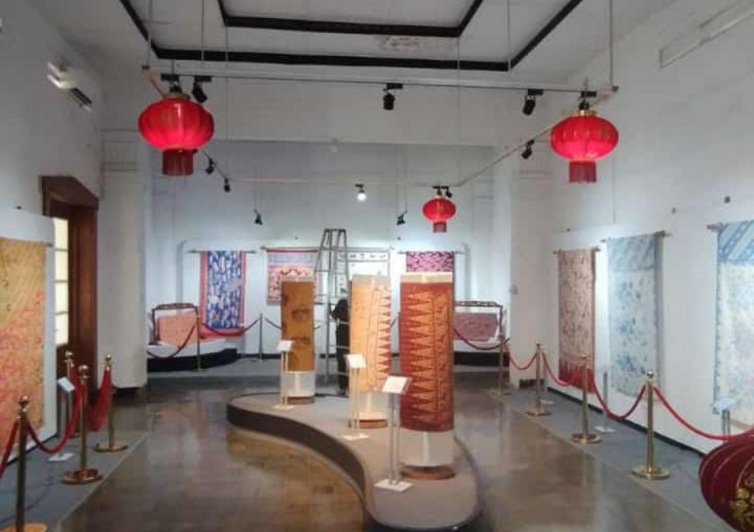 Batik paduan budaya Nusantara dan Tionghoa dipamerkan di Museum Batik Pekalongan, Jawa Tengah dalam rangka merayakan Tahun Baru Imlek. (Istimewa)